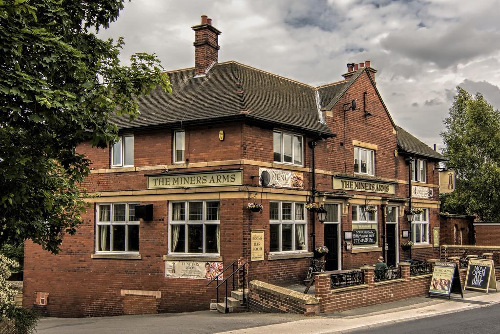 Hotel The Miners Arms à Leeds  Extérieur photo